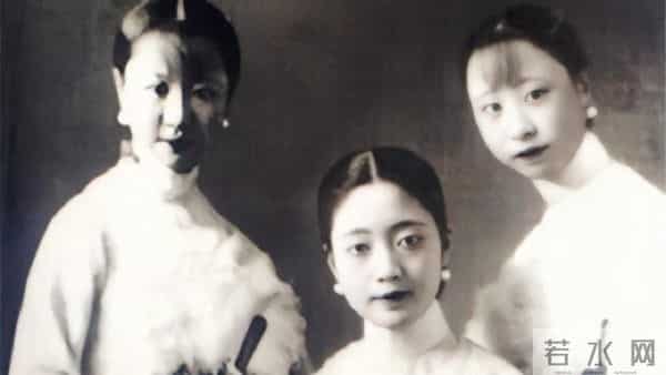 末代皇后婉容：吸食鸦片上瘾，出轨侍卫且生子，死后暴尸荒野