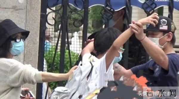 白百何带儿子见前夫,陈羽凡渐显“衰势”,儿子摸老爸肚腩