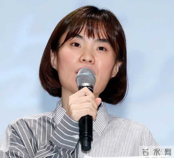 一定很痛苦吧?生日前一天,她和母亲一起自杀身亡