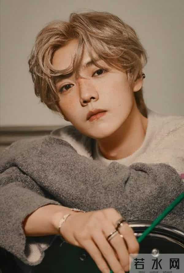 矮个男星虚报身高，穿高跟鞋、踩箱子，跟女明星同框就原形毕露