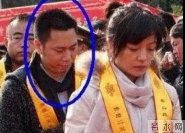 伊能静晒儿女合照 称作为母亲有爱的能力