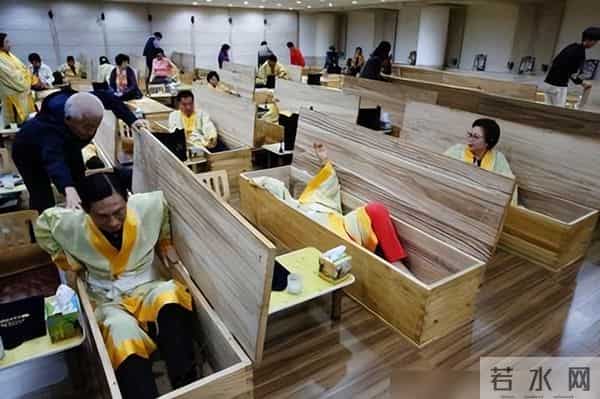 韩国老龄化带火殡葬业,企业争抢年轻人才,新手入职即拿高价新薪