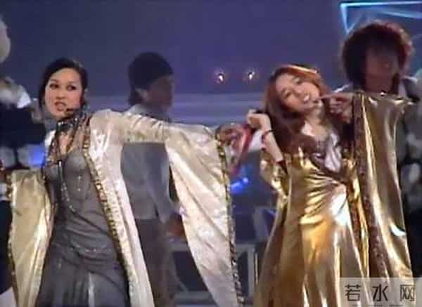 她曾爆红艳压李孝利 37岁从杀马特持续换脸美得惊人