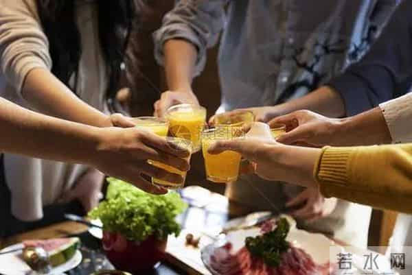 大佬弟媳成重庆女老大：为祸一方18年，包养16个情人风花雪月