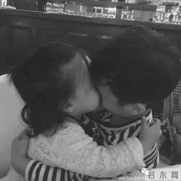 天天哄妹妹好苏,千玺搂弟弟暖炸...小小年纪的他们都成了别人家的哥哥