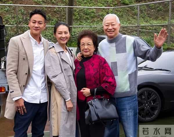 何润东：三次表白孙俪被拒，41岁娶柜姐为妻，恩爱多年无子也幸福