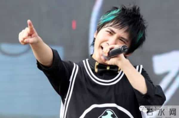 贾玲扮刘欢，大张伟唱蔡琴，你还记得当年的百变五侠吗？