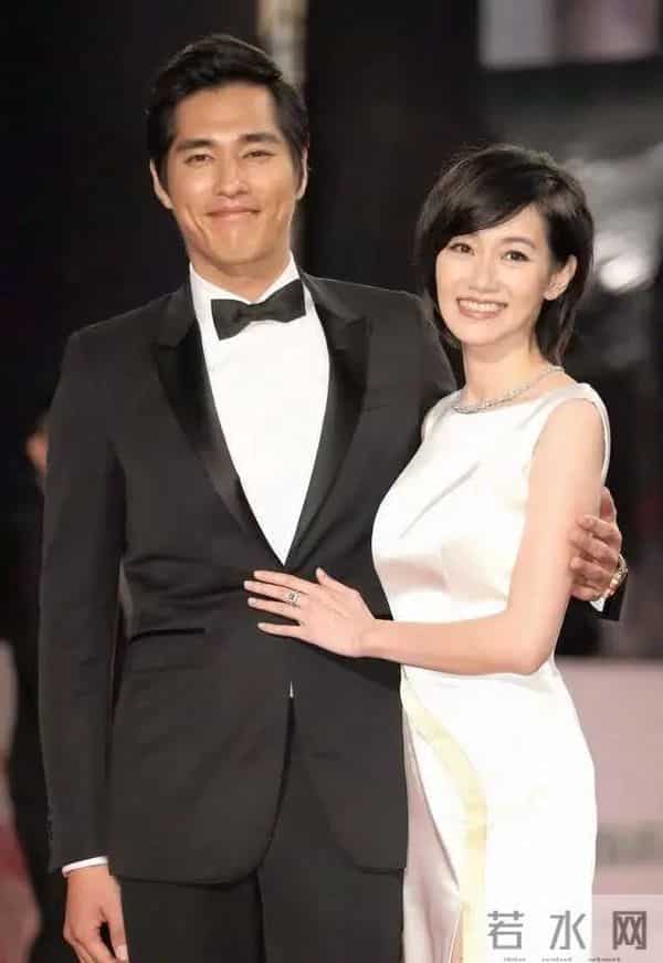 蓝正龙一家四口很温馨,周渝民夫妻合照超甜蜜,没娶大S都很幸福