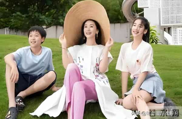 苗圃和富豪老公巴黎度假,十一岁女儿不像她,难怪罗晋会说那句话