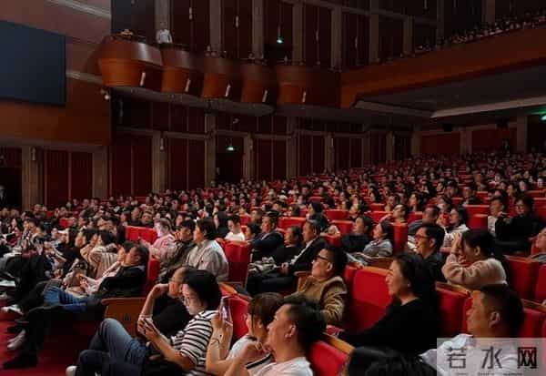 德云社杭州商演，张鹤伦返场PK，背顺口溜嘴瓢，这局观众赢了