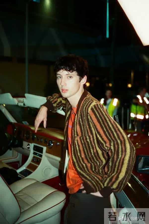 4.1分疯狂擦边!顶级女爱豆拍“小黄片”,被骂上天了!