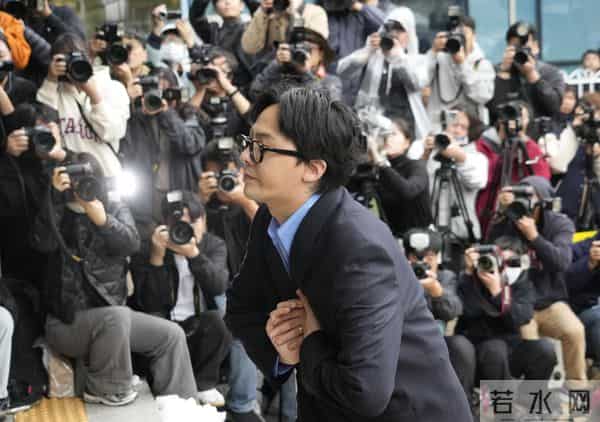 警方怀疑权志龙全身脱毛的用意，再进行头发、指甲检测