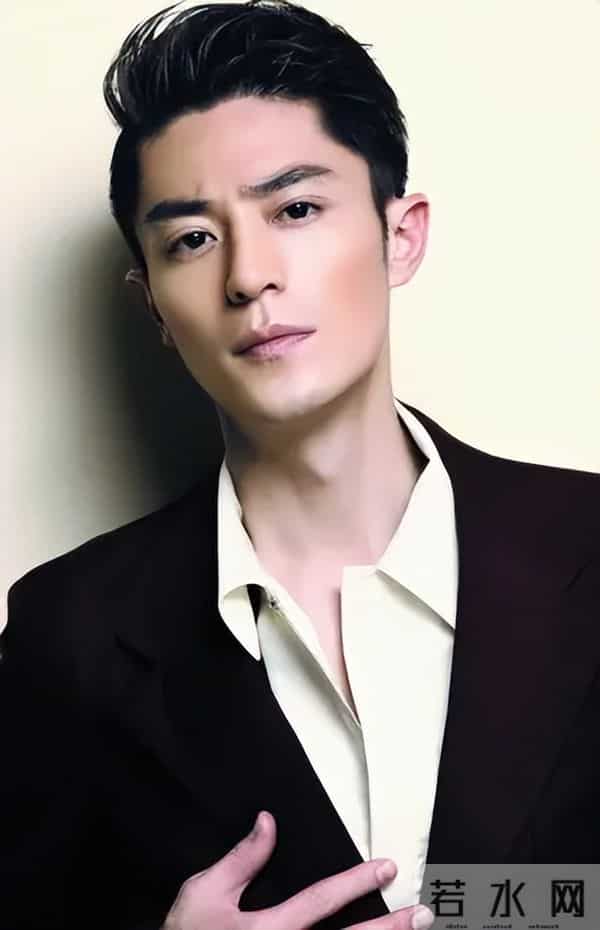 请霍建华拍戏有多难，林心如为了请他拍《倾世皇妃》，差点下跪