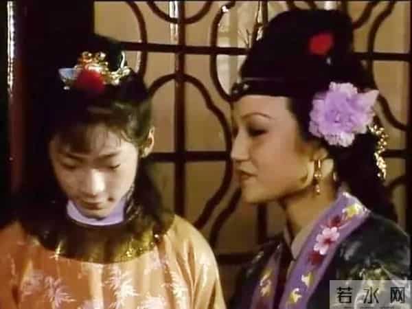 他因为长得丑，饰演了87版《红楼梦》的贾环，今成斯文儒雅萌大叔