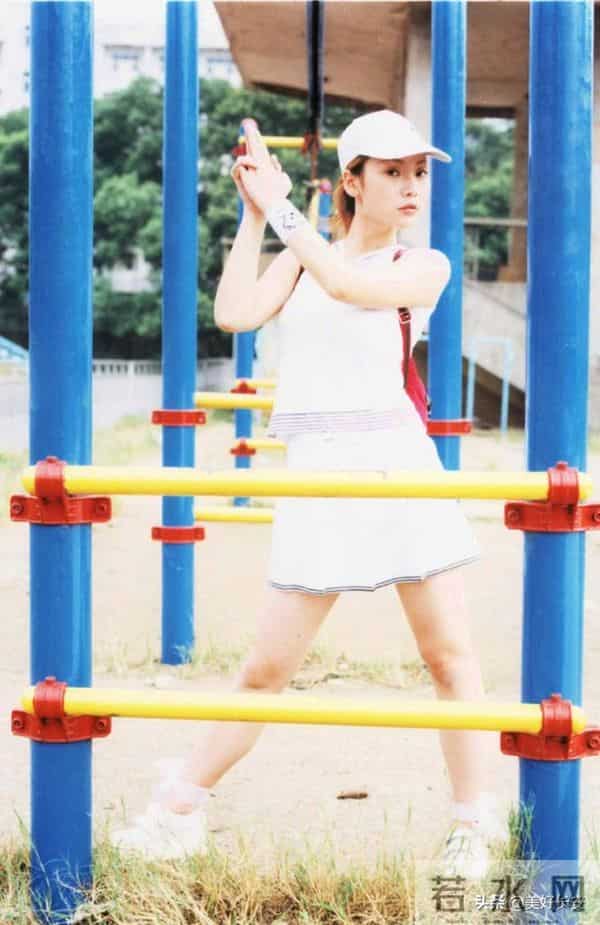 高清多图：柳岩在陕西卫视工作的旧照，青涩懵懂被评价是“丑女”