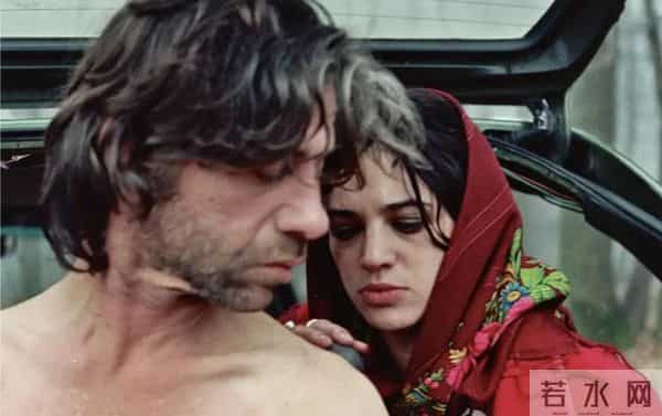 意大利性感女星艾莎.阿基多10部经典影片，她为艺术献身值得称赞