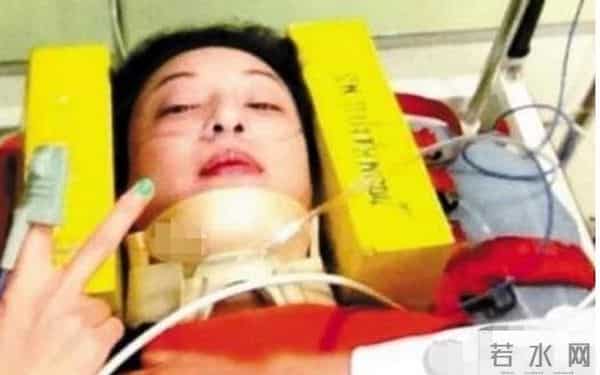 郑希怡:25岁被“扒裤”成笑柄,31岁树枝穿肺险丧命,现状如何?