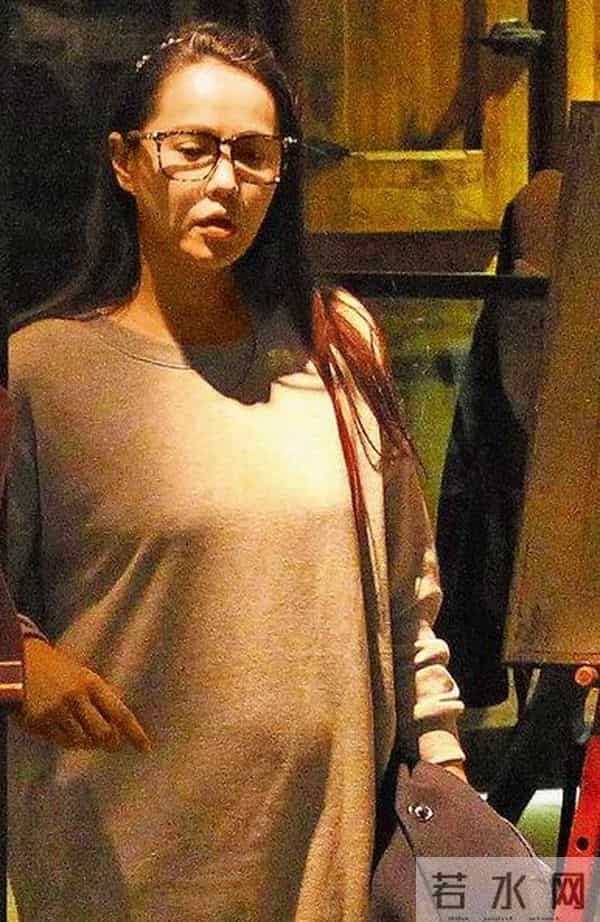 伊能静晒儿女合照 称作为母亲有爱的能力