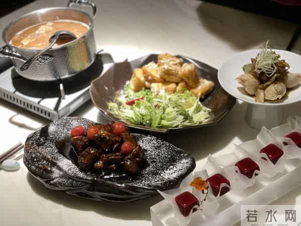 我,盲人按摩师,手指不灵活,21岁还不会用筷子,想转行当主持人