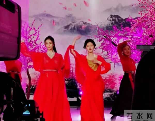 《快本》路透,成毅古装“吊打”林雨申?赵露思红衣不如白鹿惊艳