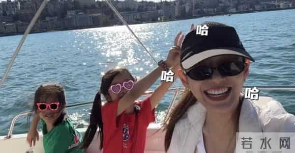 张子萱带娃国外旅游,陈赫开游船,两个女儿一模一样,都像爸爸