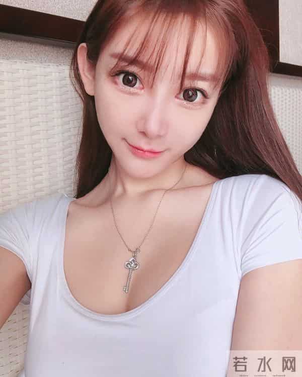 陈冠希前女友谢芷蕙与富二代分手重返娱乐圈,容貌大变网红脸抢镜