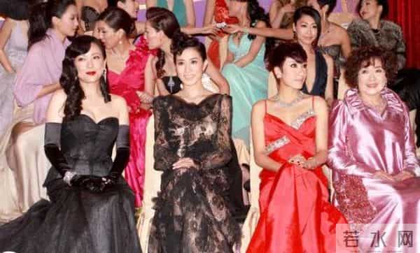 那些年，TVB颁奖礼场场都是神仙打架，哪像如今的“万千星灰”