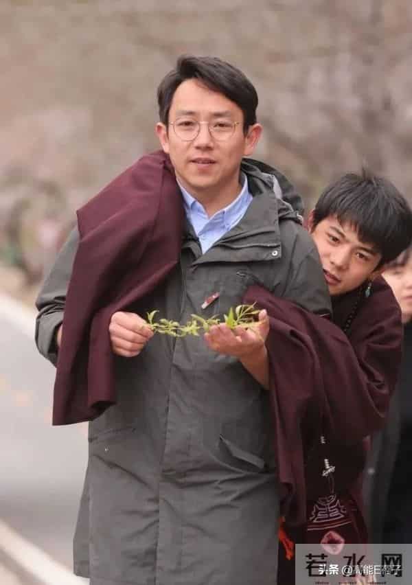 捐100块却P成1万8,说唱歌手被扒后补捐道歉:希望大家不要放弃我