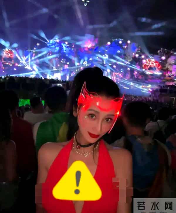 陈浩民老婆蒋丽莎近照令人认不出,对比之前差别很大,网红感十足