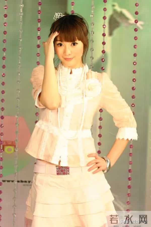 高清多图：柳岩在陕西卫视工作的旧照，青涩懵懂被评价是“丑女”