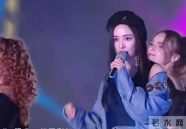 跨年晚会杨幂、杨紫假唱被质疑,张韶涵谢霆锋真唱也翻车!