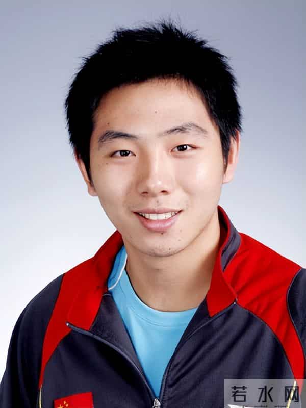 羽毛球奥运冠军于洋：运动生涯悲情，退役卖衣服，婚恋成谜