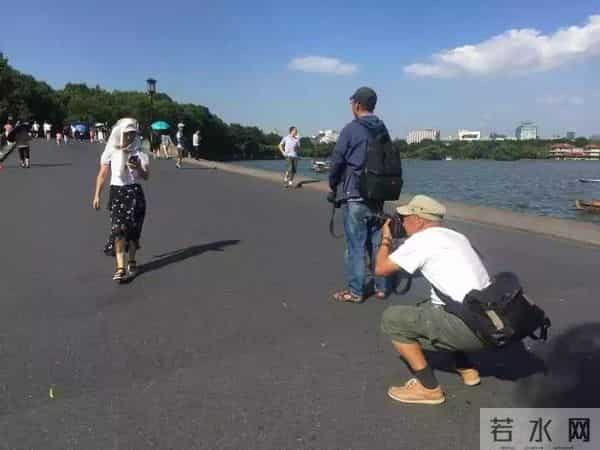 爱情模样太迷人！他在断桥拍了上千对情侣：是不是热恋，一眼能看出