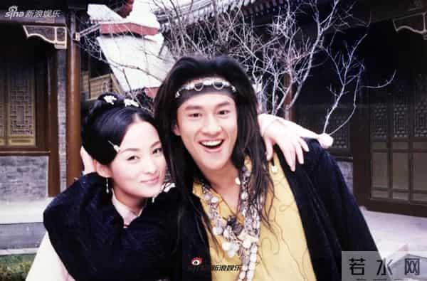 何润东：三次表白孙俪被拒，41岁娶柜姐为妻，恩爱多年无子也幸福