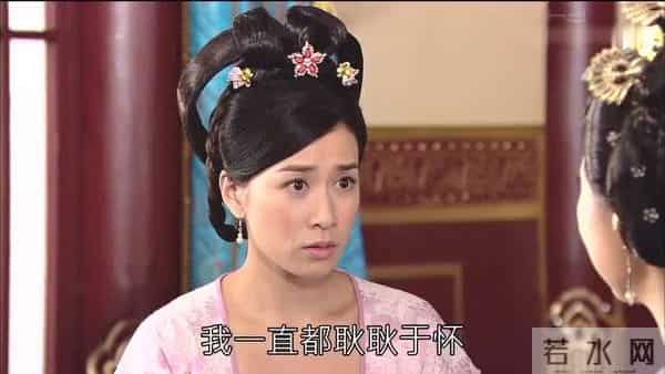 《宫心计》花絮曝光,陈豪自己补妆,杨怡戏服下的破洞牛仔裤亮了