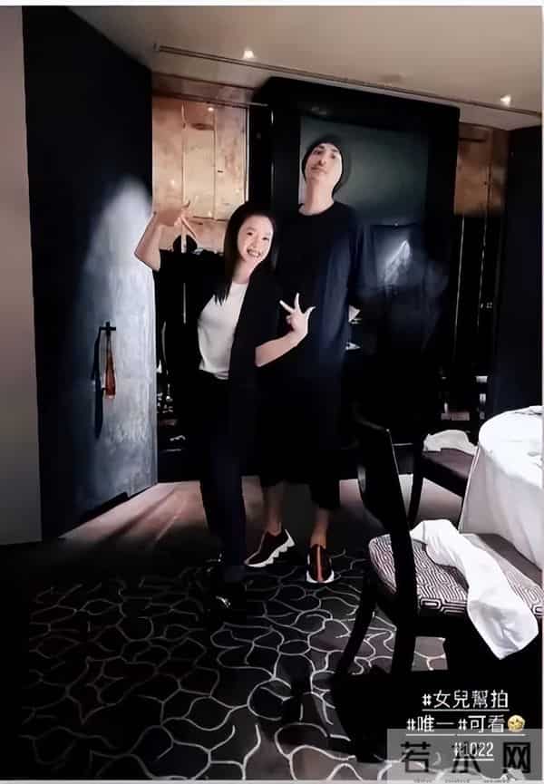 蓝正龙一家四口很温馨,周渝民夫妻合照超甜蜜,没娶大S都很幸福