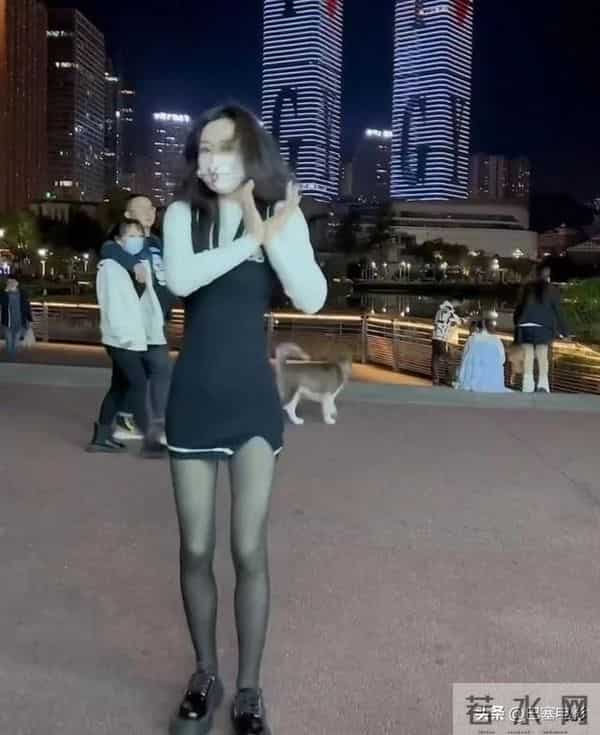 柳岩双腿瘦成竹竿,不再性感美艳的她,却终于抬起了头