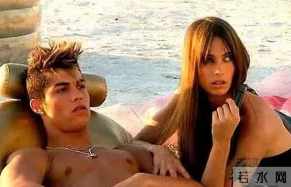 还没结婚就当3个娃后妈，她的恋情价值几亿？