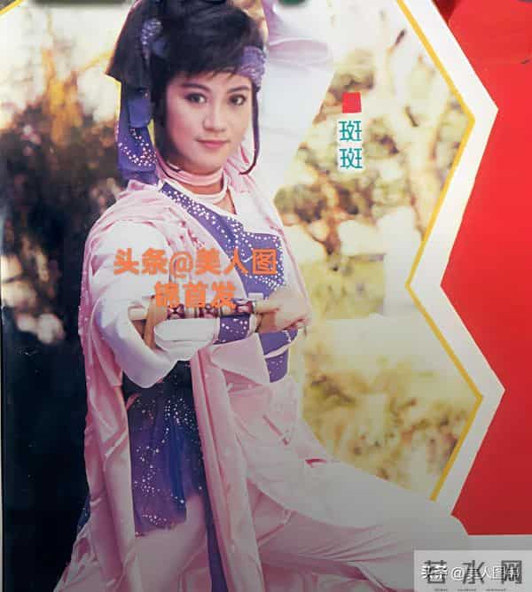 郭靖师傅~斑斑,主持过央视春晚,前夫惠天赐,姐姐森森