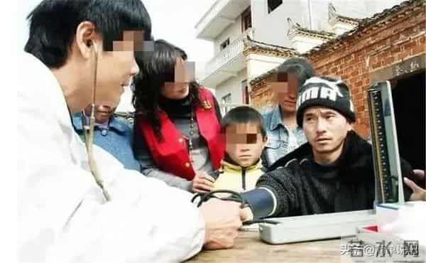 12年前，一度红遍全网的“犀利哥”，如今生活得让人感慨万千