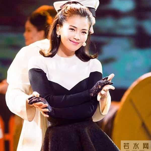 刘涛白百合 《跨界歌王》台上“激吻”超有爱