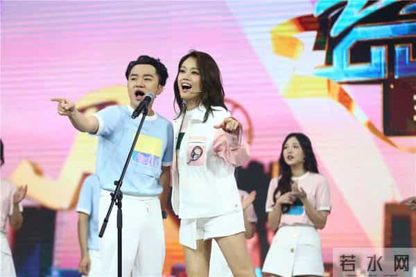 华少朱丹同台“相爱相杀”《嗨！蓝朋友》重燃“记歌词”战火
