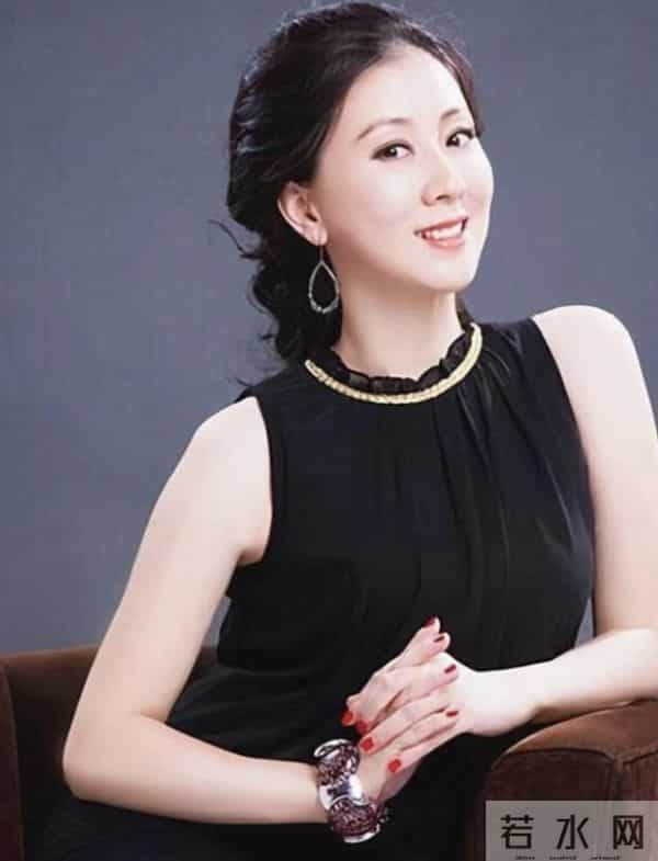 “初代裸模”汤加丽：父亲不认她，丈夫气得离婚，23年后救赎自己