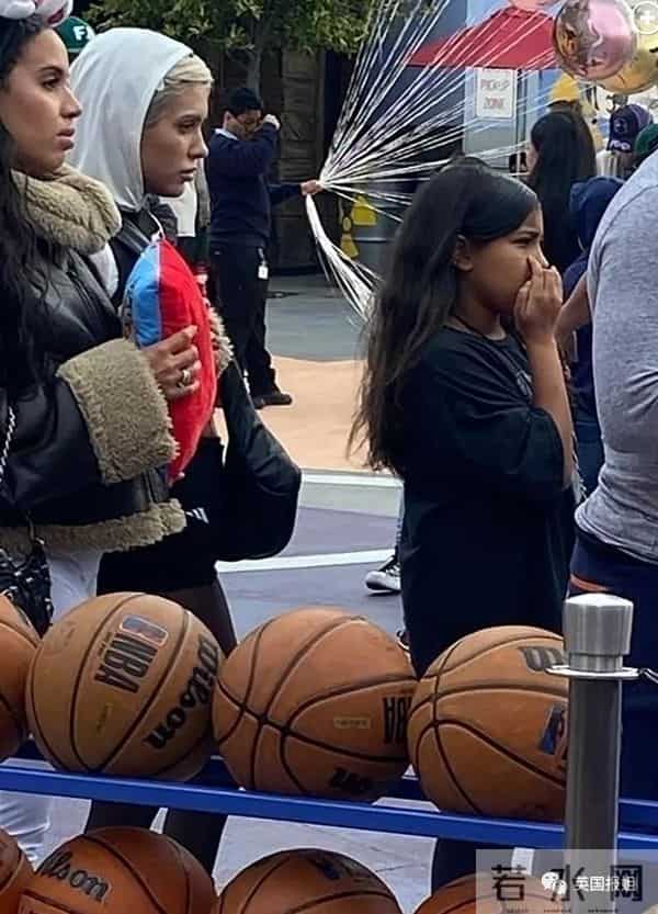 金卡戴珊离婚又分手后变化超大！素颜出镜惊呆网友，参演爆火美剧