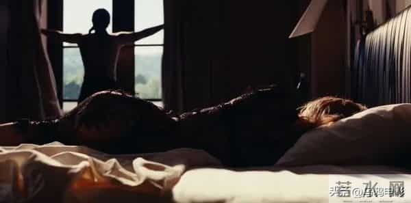 4.1分疯狂擦边!顶级女爱豆拍“小黄片”,被骂上天了!