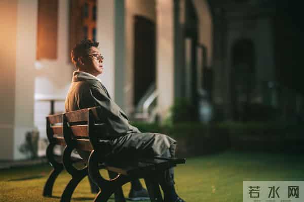 一周要踢四场球的72岁谭咏麟：人不工作才容易老｜专访