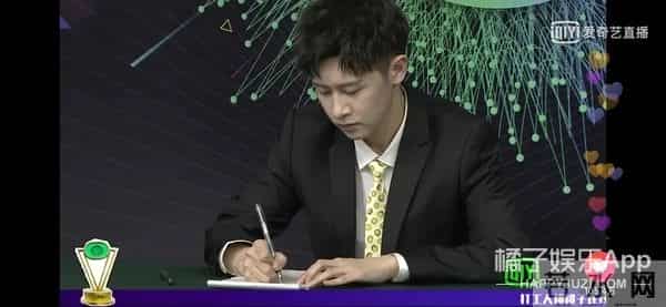 MAMA颁奖礼开场舞台神似煤气灶，特效拉胯，韩国人审美就这？