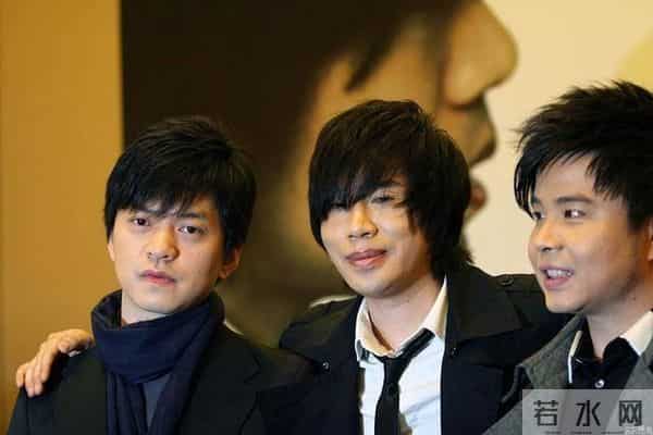 2002年,李健在水木年华最红时突然退出,卢庚戌为此失眠了一个月