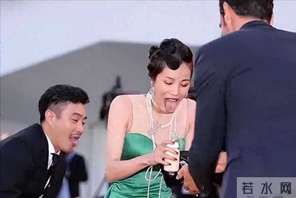 红毯尴尬瞬间：女明星肩带崩断，裙下走光社死现场！