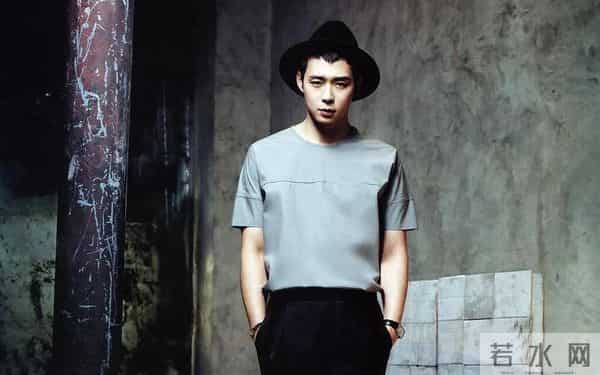 屋塔房王世子播出10年，朴有天从天堂坠落，他却打了漂亮的翻身仗